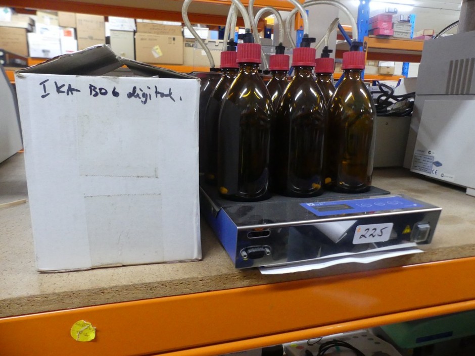 <p>BOD Analyser 6 Place with Stirring Platform Programmable Parameters</p>