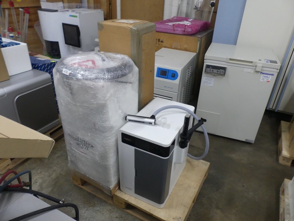 <p>Water Purification System, 18.2Mohms cm Resistivity</p>