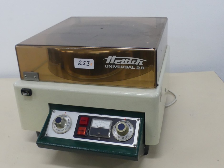 <p>Microfuge Bench Unit Including 2 Microplate Holders</p>