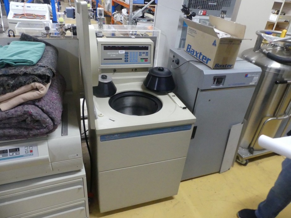<p>Centrifuge Refrigerated Floor Standing High Speed</p>