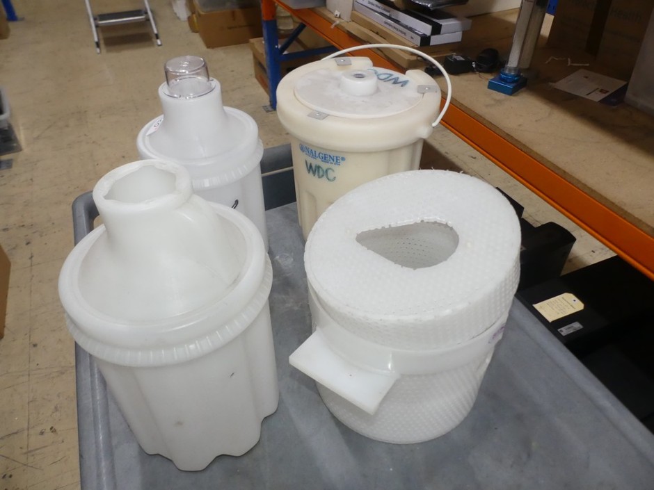 <p>Bottle holder/carrier for 2.5L bottles</p>
