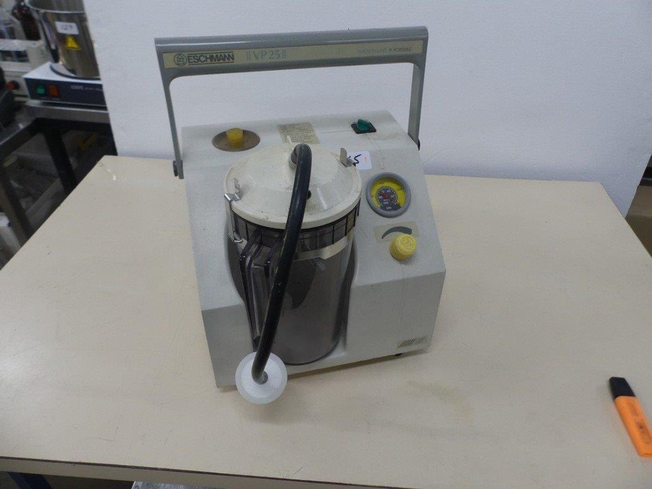 <p>Vacuum Pump Single Stage Diaphram + Integrated Trap, Gauge & Bleed Valve