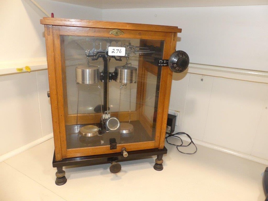 <p>Classic Precision Balance (CC 1940s) Collectors’ Piece in Timber Frame</