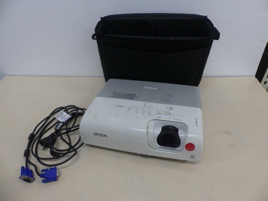 <p>Projector XGA LCD with 1024 x 768 Resolution</p>