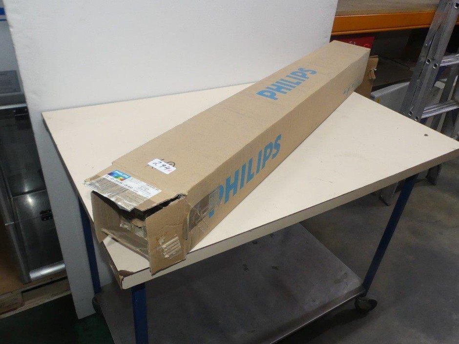 <p>Fluorescent Tubes: TLD 36W/840 (Qty 20), TDL 36W/33 (Qty 5) Cool White</