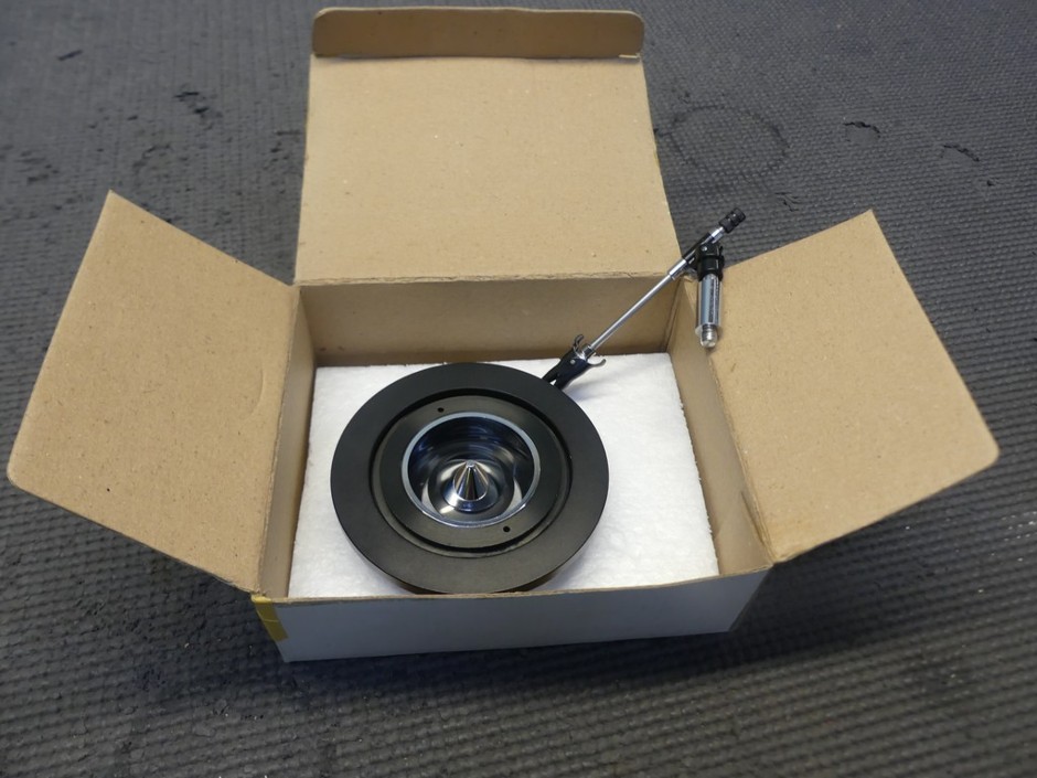 <p>Dark Field Condenser and Gem Clamp</p>