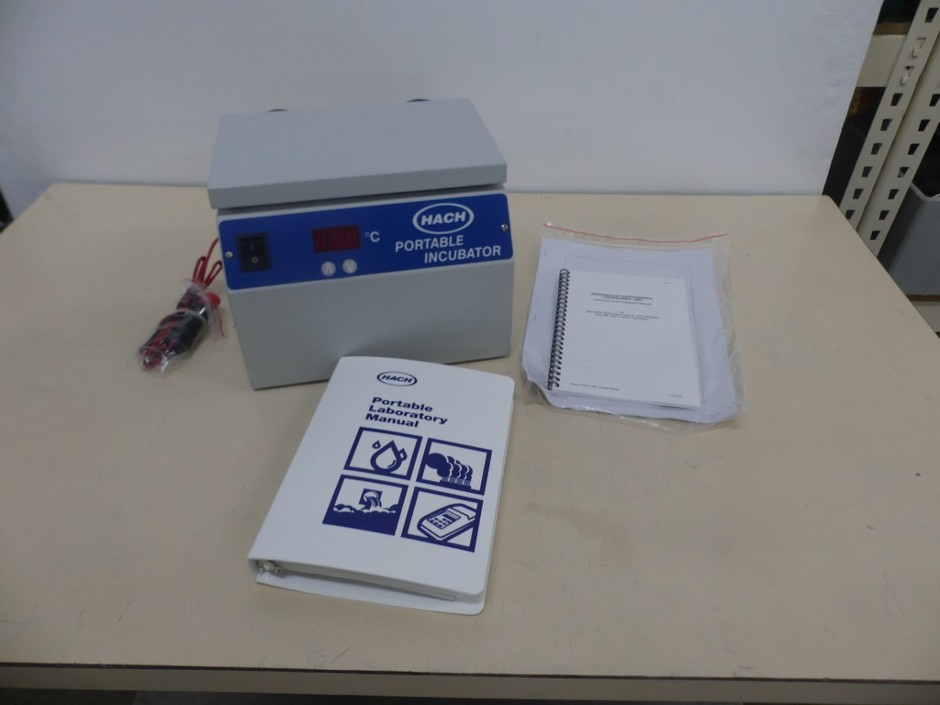 <p>Incubator portable 3L with 39 x 18 mm tube rack 12V adapter 30C to 50C</