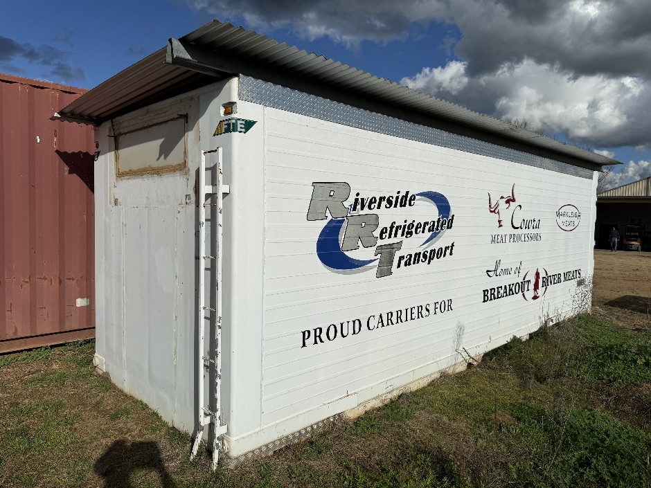 <p>Refrigerated Truck Body And Contents</p>
