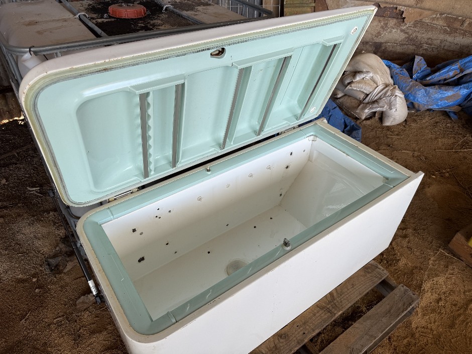 <p>Fridge Esky</p>