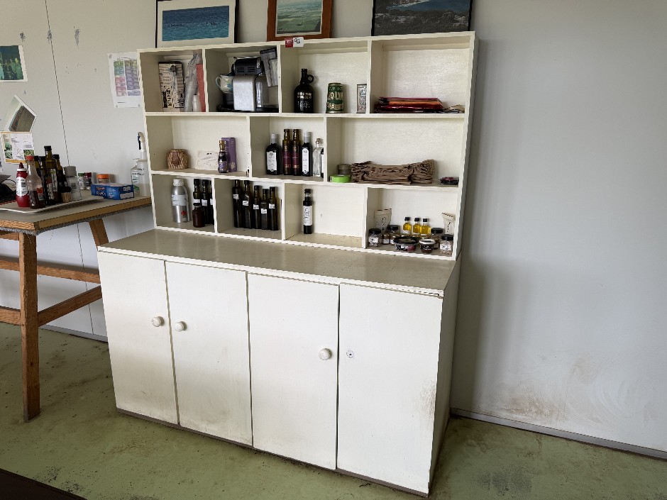 <p>Buffet And Hutch (Qty 2)</p>