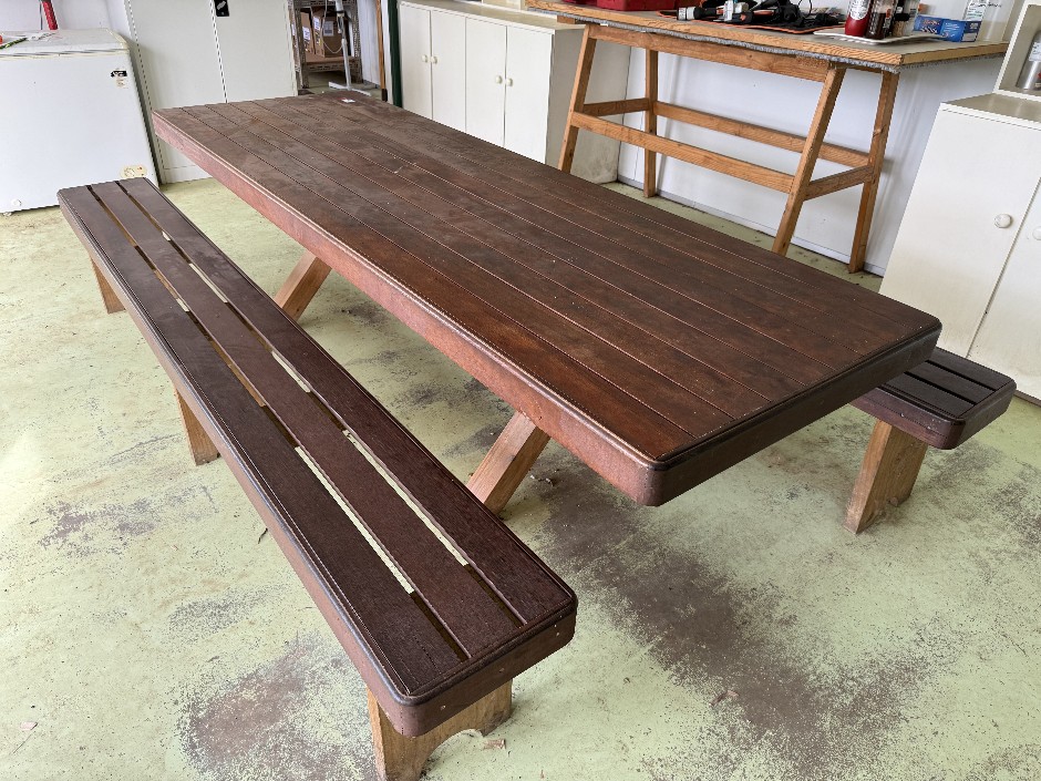 Outdoor Table Setting
