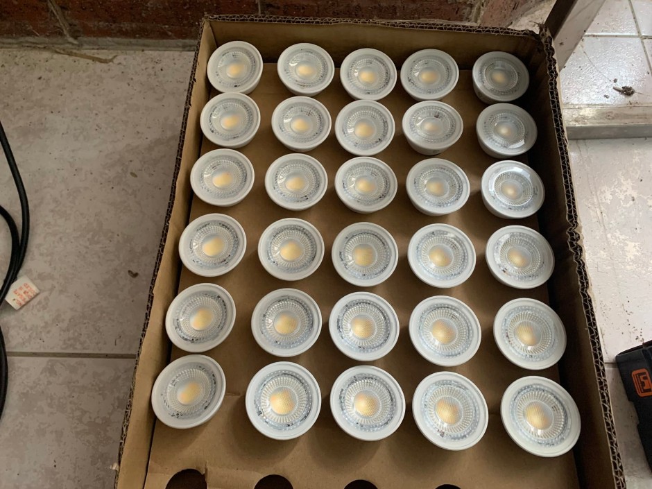 <p>80 x Emerald Plant LED 5 Watt Dimmable Globes (Unused)</p>