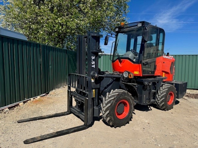<p>2025 Kobolt RT30 Rough Terrain Forklift (Unused)</p>