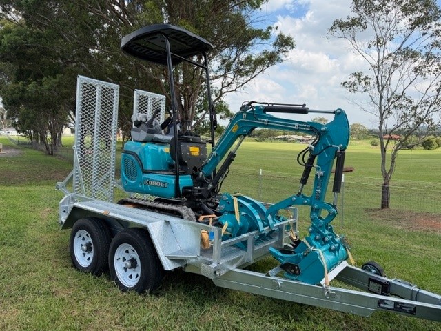 <p>KX135 Excavator Kubota Engine w/ 8X5 3T Heavy Duty Digger Trailer</p>