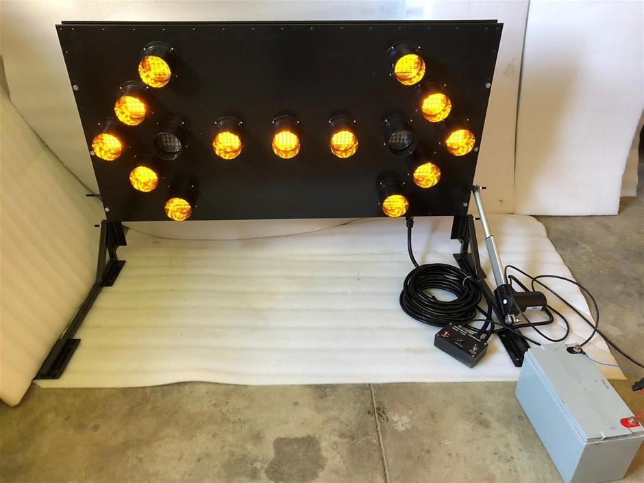 <p>Vehicle Mount Directional Arrow Board System B Size (Unused)</p>
