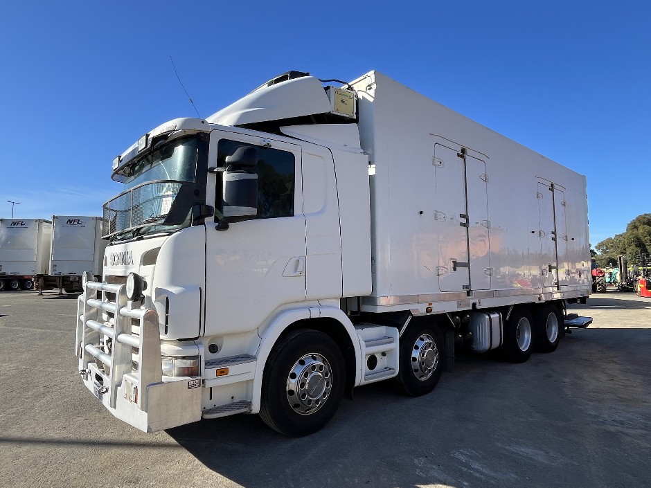 2010 SCANIA 8x4 Refrigerated Pantech