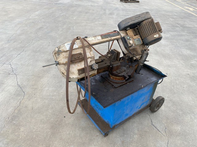 <p>Herless RF-712DR Horizontal Band Saw</p>