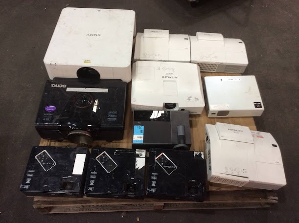 Hitachi CP-A302WN/CP-WX4022WN&Sony&BENQ Mixed LCD Projector (Lot of 11)