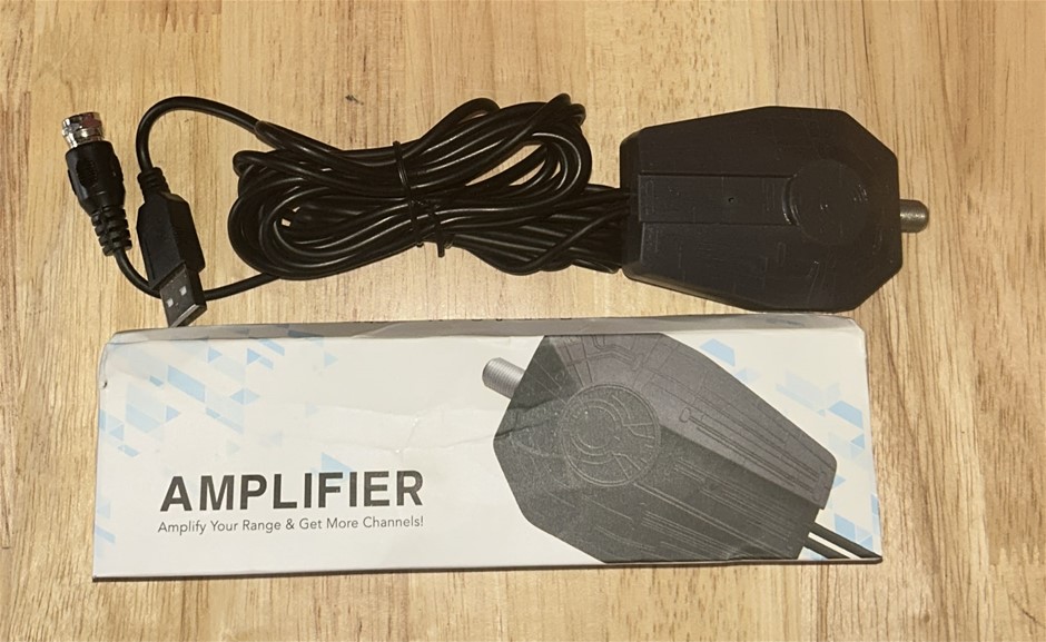 HDTV antenna signal amplifier