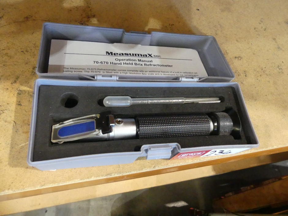 <p>Measumax 70-670 Refractometer (Brix)</p>
