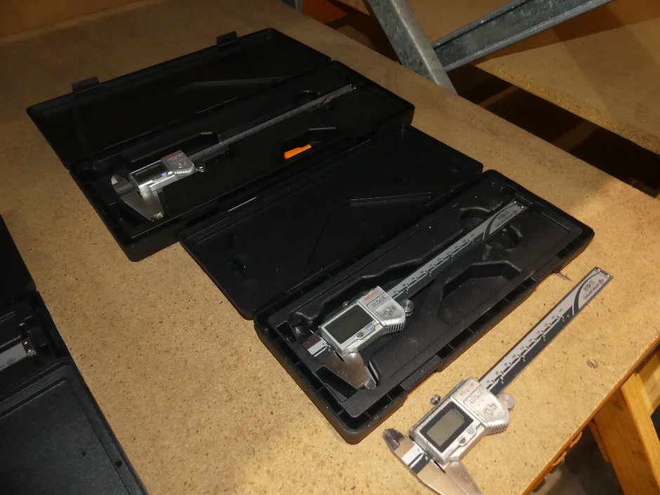 <p>Mitutoyo Vernier Calipers (Qty 3)</p>