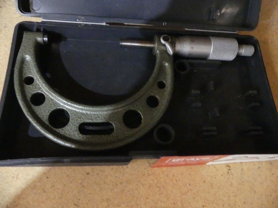 <p>Mitutoyo Outside Micrometers (Qty 1)</p>