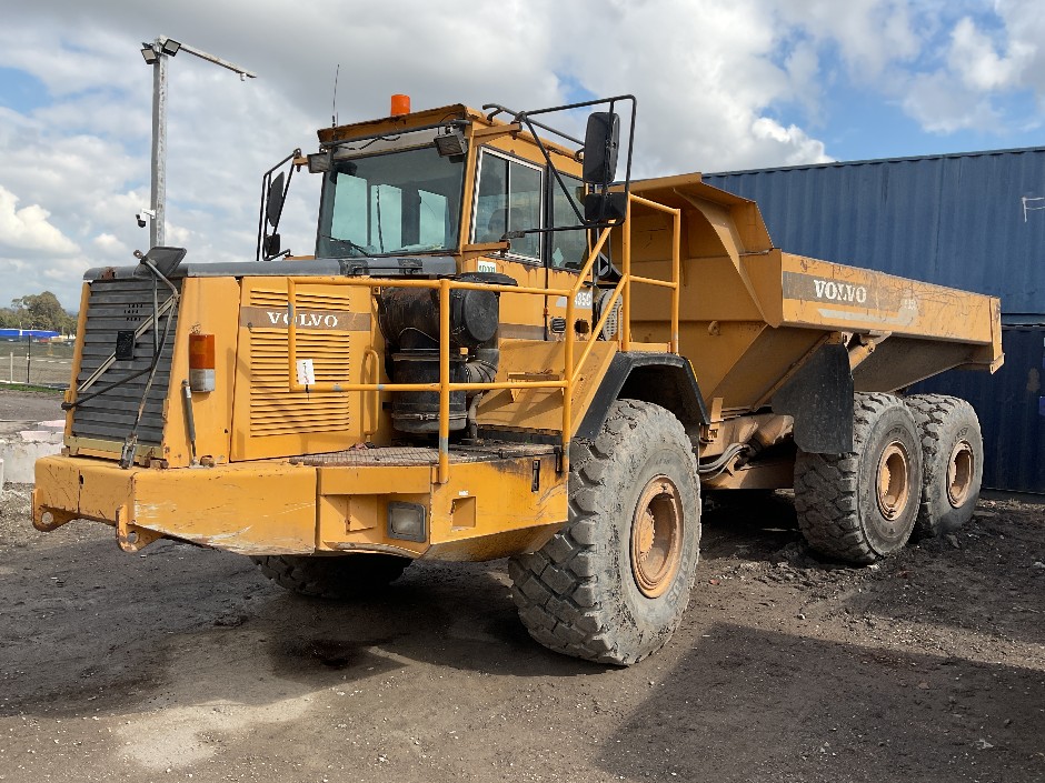 <p>1998 VOLVO A35C Articulated Dump Truck</p>