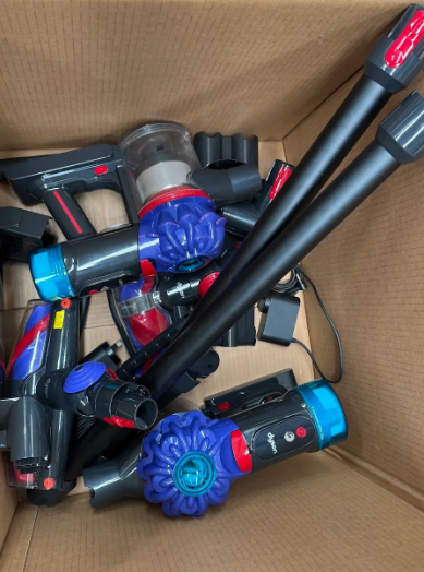 2 x DYSON v10 Konical Vacuums. NB: Items may not be in original packaging a