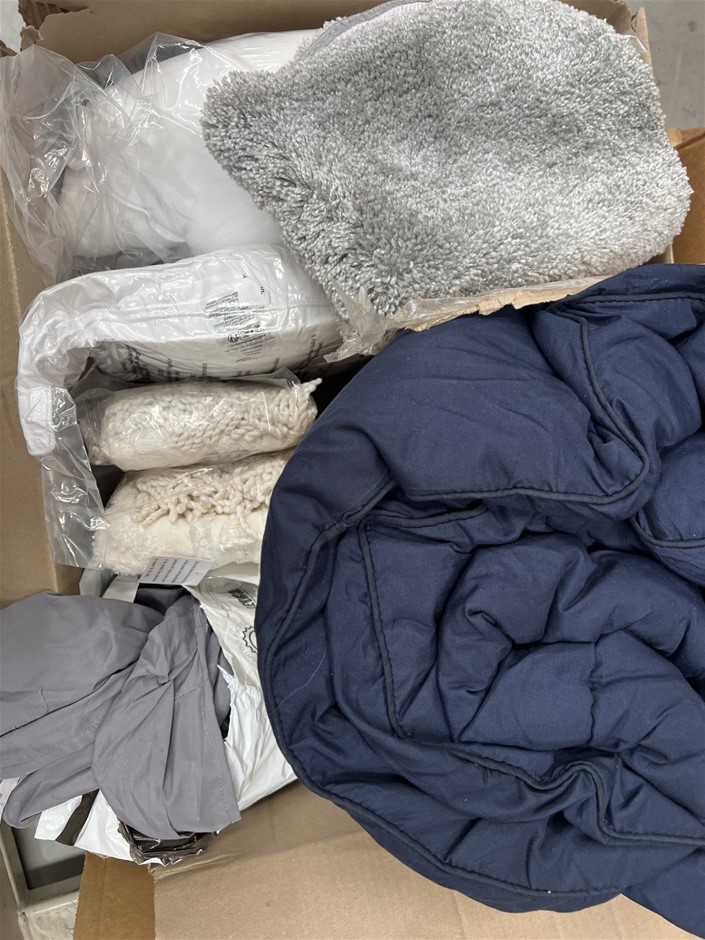 7 x Assorted bedding/Mats. NB: Photo as is. Some Not in Original Packaging,