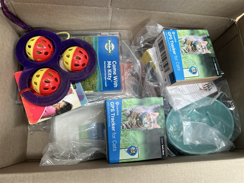 7 x Assorted pet products. NB: Photo as is. Some Not in Original Packaging,