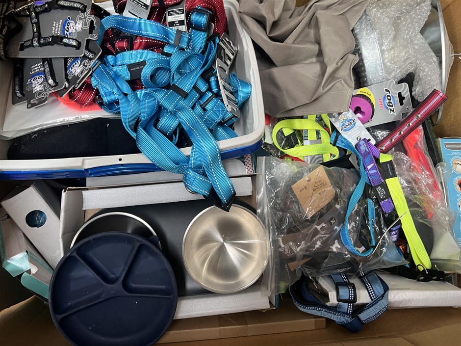 15 x Assorted pet products. NB: Photo as is. Some Not in Original Packaging