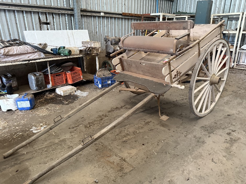 <p>Hose Drawn Cart (Vintage)</p>