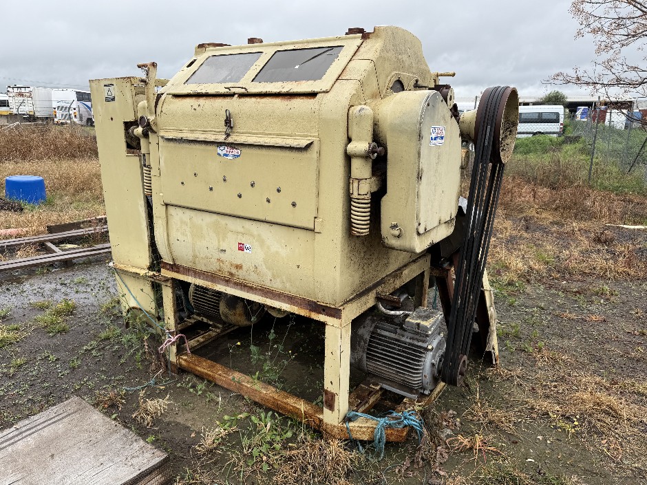 <p>Benmic Heavy Duty Cast Roller Mill</p>