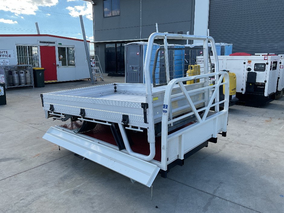 <p>x2 UTE TRAYS</p>