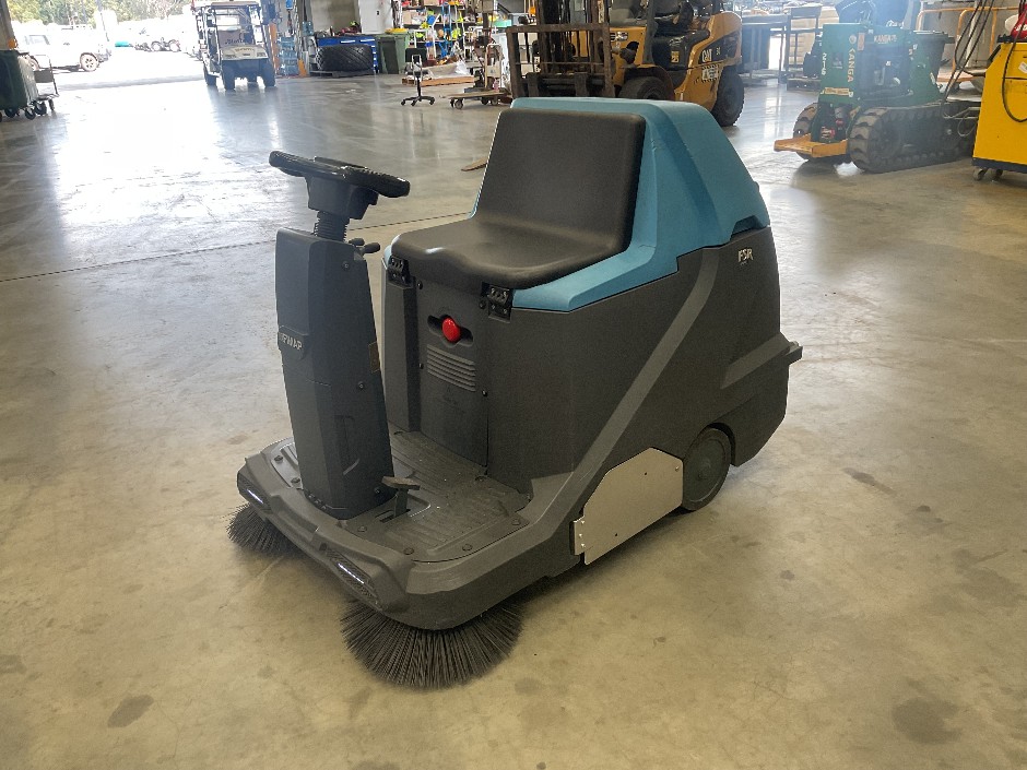 <p>FIMAP FSR RIDE ON SWEEPER</p>