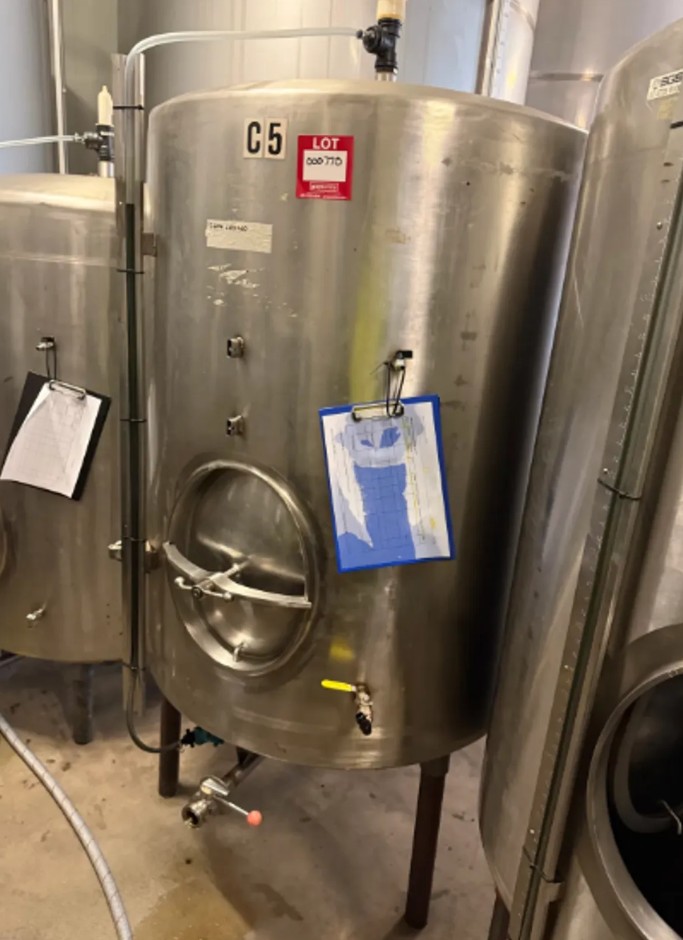 <p>1200 Litre Stainless Steel Storage Tank</p>