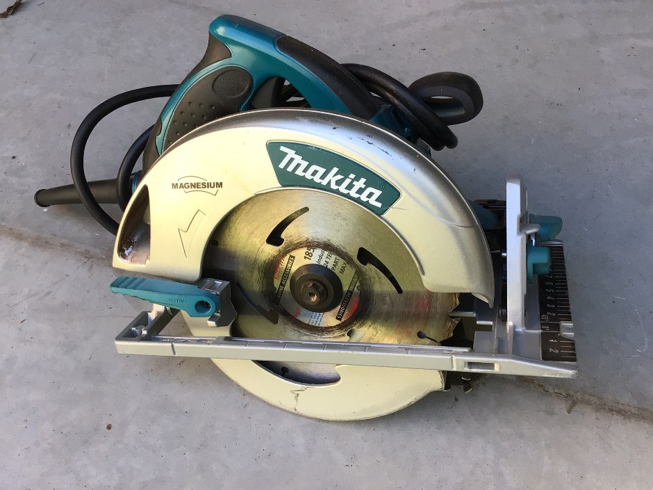 <p>Makita 5007MG Circular Saw</p>