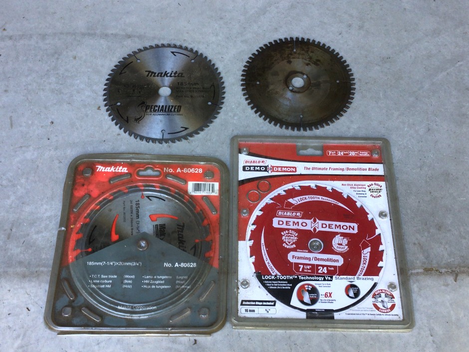 <p>4 x Saw Blades</p>
