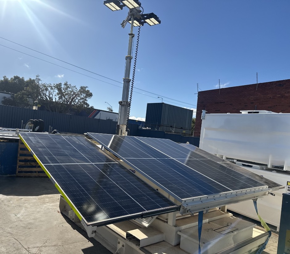 LED LIGHTING TOWER 4 x 250W (SOLAR PANEL 4 x 500W)