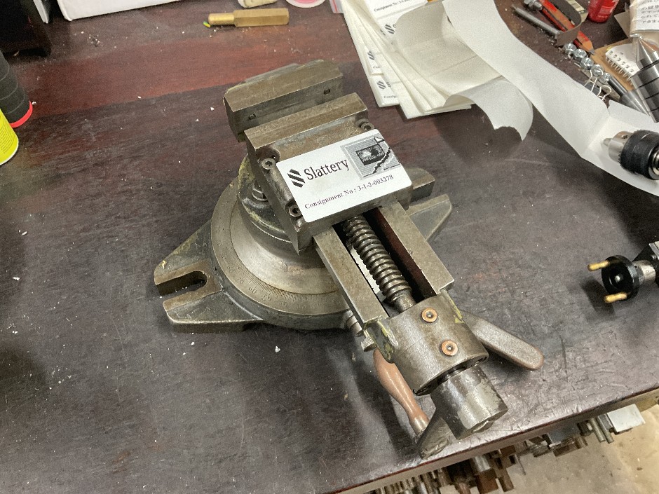 <p>Tilting & Rotating Vice, 3”-Jaw</p>