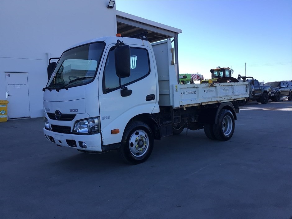2018 Hino 300 4 x 2 Tipper Truck