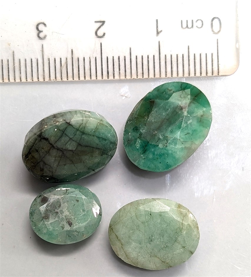38 carats EMERALD Gemstones