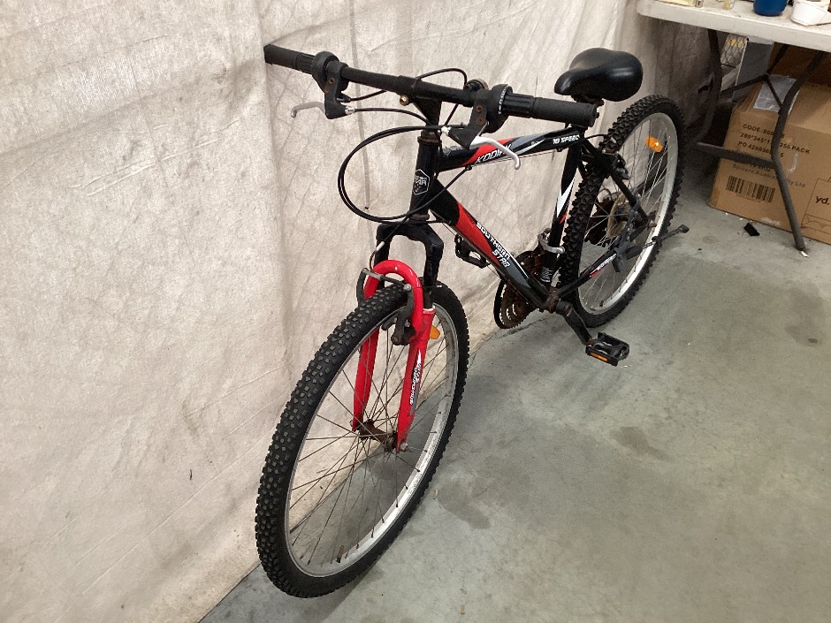 Black/Red Southern Star Kodiak Mountain Bike