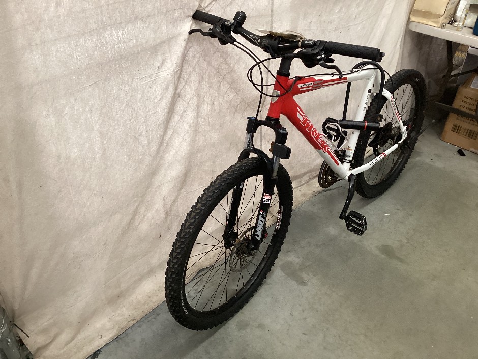 Red/White Trek Series 6 Mountain Bike