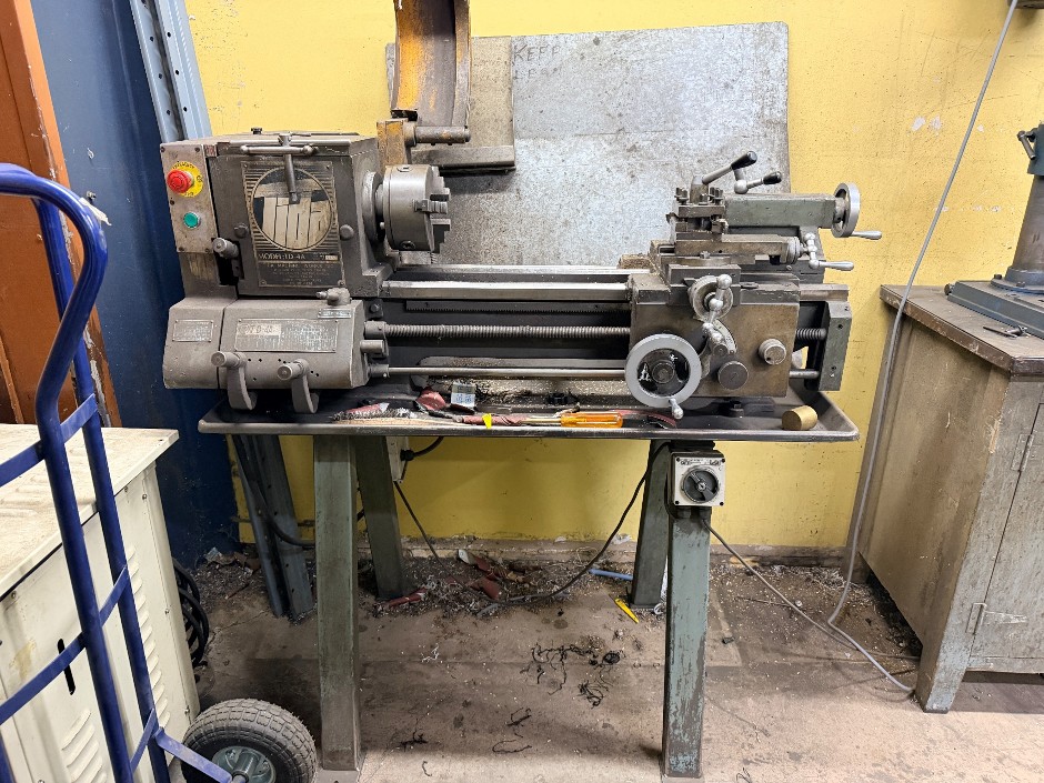 <p>Tida Machine Works Inc. TD-4A Metal Turning Lathe</p>