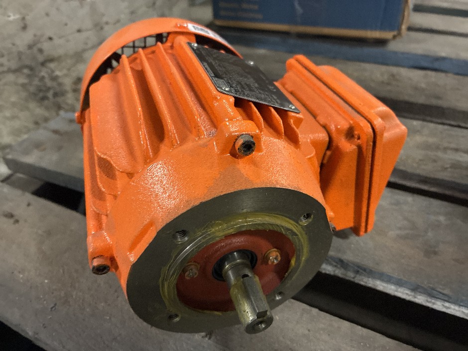 <p>WEG MTE5W22M Electric Motor</p>