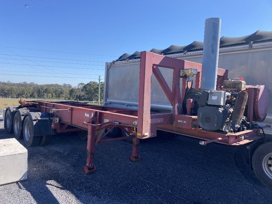 2006 Barker Tri-Axle 20’ Tipping Skel Trailer