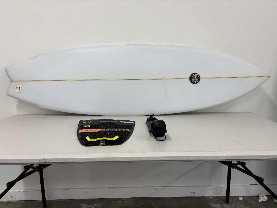 6’0” Beach Beat Surfboard & Accessories