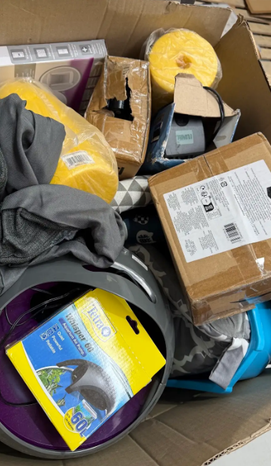 Assorted Box of Pet Items. NB:  Items may not be in original packaging and