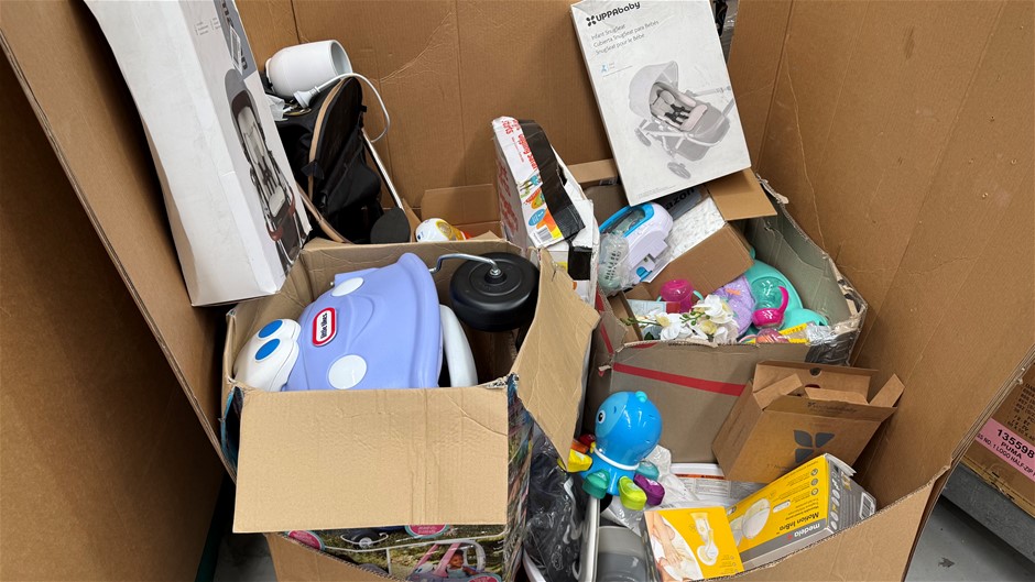 Assorted Box of Baby Items. NB: Items may not be in original packaging and